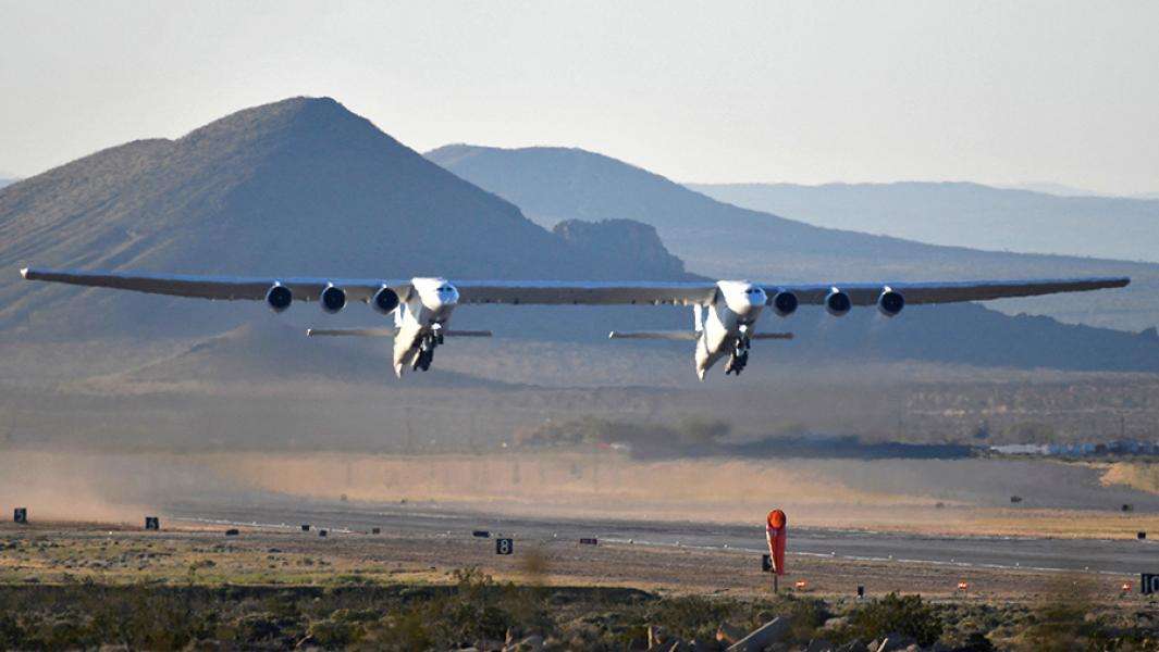 Белый слон: на что способен самолет с самым длинным крылом в мире Авиация