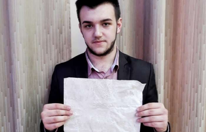Украинский школьник придумал технологию производства бумаги из опавших листьев МиР
