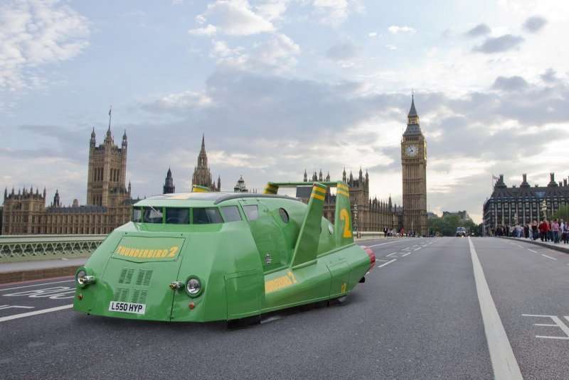 Реплика Thunderbird 2 — самая странная Toyota Previa, которую вы когда-либо видели   авто