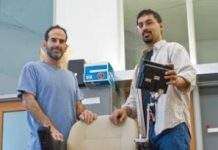 Розумне крісло для подорожі по дому