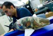 Новий робот повторює рухи риби