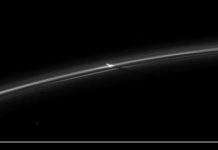 Cassini побачив падаючу вежу