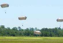 Американська армія отримала нові парашути