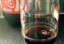 Пляшка коли з сюрпризом (3 фото)