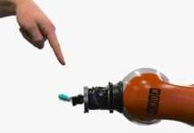 Робот відчуває свої пошкодження