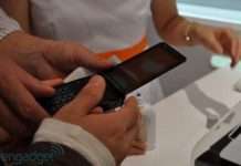 Toshiba випустила телефон на метанолі