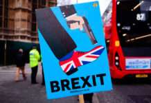 Великобританія прощається, але не йде