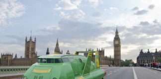 Репліка Thunderbird 2 — найдивніша Toyota Previa, яку ви коли-небудь бачили