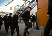 Як ламають новеньких у вязниці