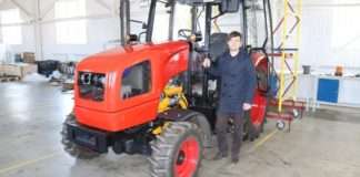 На Камешковском механічному заводі зібрано перший трактор «Володимир»