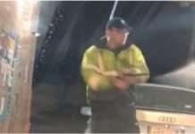 Не впоравшись зі шлангом на автомийці водій розсмішив своїх друзів