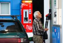 Орловець після відмови залити повний бак специфічно покарав АЗС