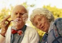 Слабкі, не креативні, погано вчаться: 10 найпоширеніших міфів про старіння