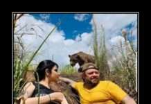 Шофер везе жінку в далеке село