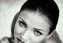 Кемерон Діас в басейні. Забута фотосесія