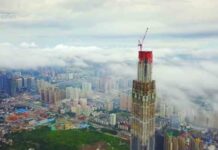 Відео: як працює китайська машина для будівництва хмарочосів