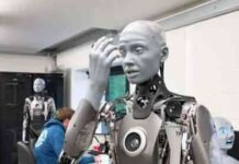 Робот ameca демонструє новий рівень наслідування міміці обличчя і поведінки людини