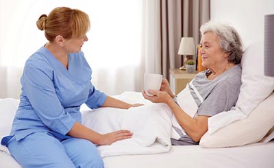 пожилые люди после инсульта