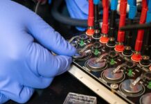 Тайна Угасания: Как «Скрытый Водород» Убивает Батарейки
Наши любимые смартфоны, ноутбук