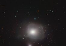 Космічна бійка: еліптична Галактика NGC 3640 та її шрами минулого