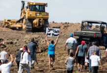 Gigant zajmujący się rurociągami naftowymi stosuje niezwykły trik prawny przeciwko Greenpeace