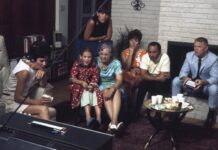 Людська ціна освоєння космосу: психологічний тягар сімей астронавтів