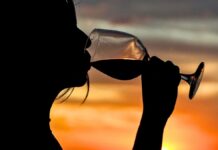 Нові дослідження: навіть “низький ризик” при вживанні алкоголю може впливати на здоров’я мозку