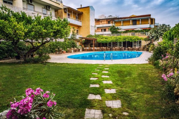 Roxani Hotel Amoudara пляж